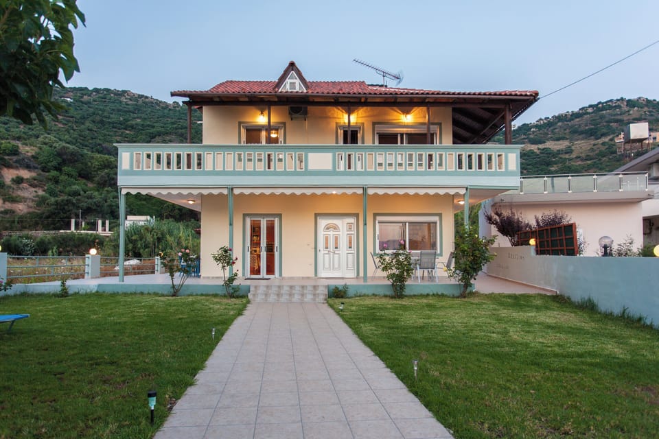 House, 3 Bedrooms, Smoking, Balcony | Property entrance