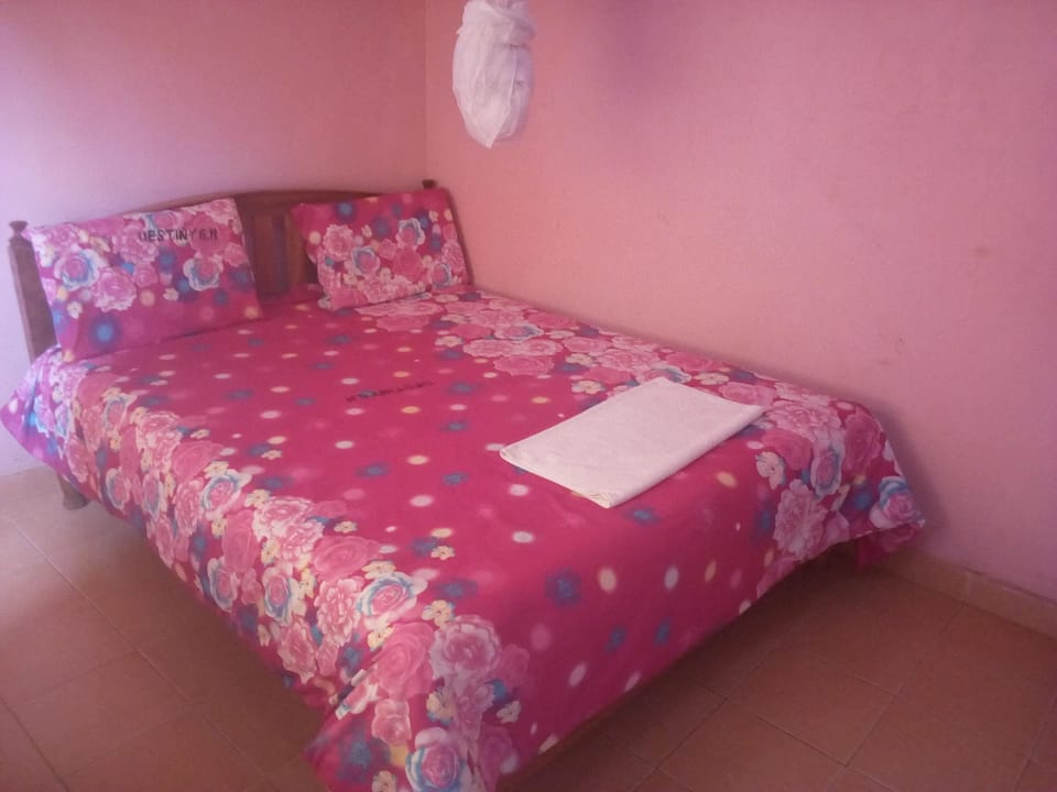 Double Room Single Use | Desk, free WiFi, bed sheets
