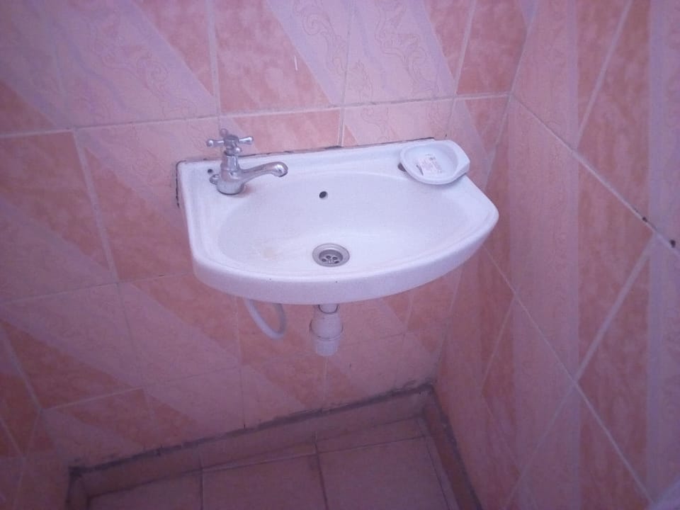 Double Room Single Use | Bathroom sink