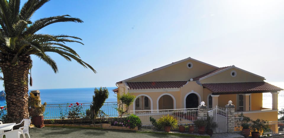 Apartment, 2 Bedrooms, Smoking, Balcony | Parking | Free self parking