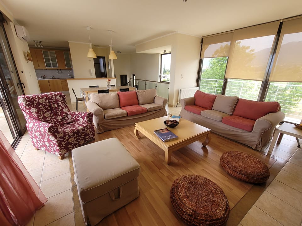 Villa, 5 Bedrooms, Private Pool, Ocean View | Living area | Books