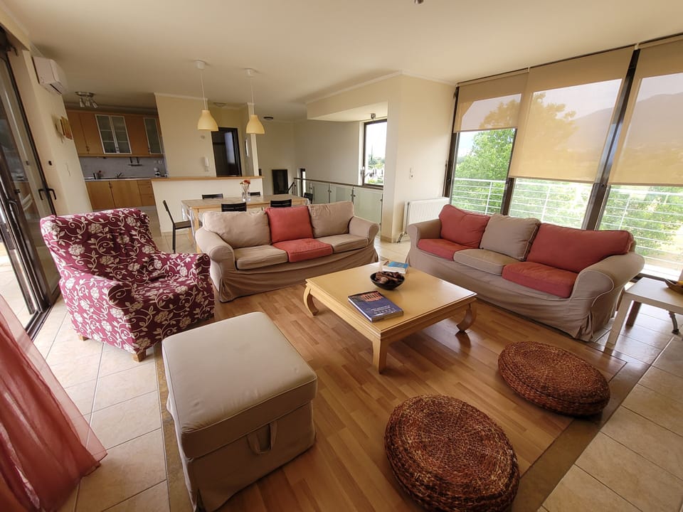 Villa, 5 Bedrooms, Private Pool, Ocean View | Living area | Books