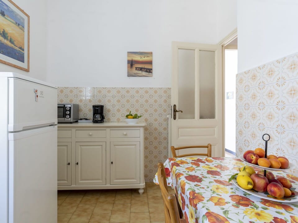 Cabinetry, Furniture, Property, Table, Building, Drawer, Interior Design, Flooring, Floor, Wall