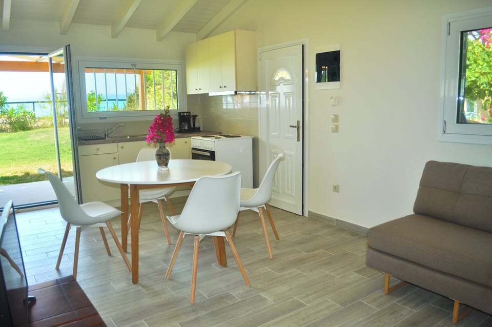 House, 1 Bedroom, Smoking, Patio | Dining