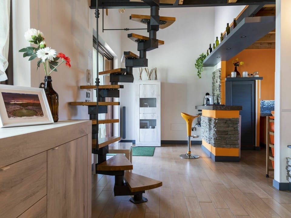 Property, Shelving, Lighting, Interior Design, Flower, Wood, Plant, Floor, Flooring, Houseplant