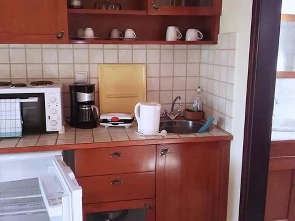 Apartment, Multiple Bedrooms, Smoking, Balcony | Private kitchen