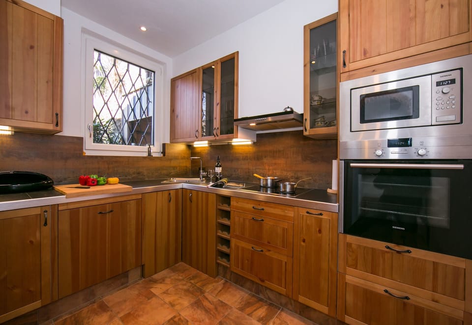 Honeymoon Villa, 2 Bedrooms, 2 Bathrooms (Morcote Magic View) | Private kitchen | Full-size fridge, microwave, oven, stovetop