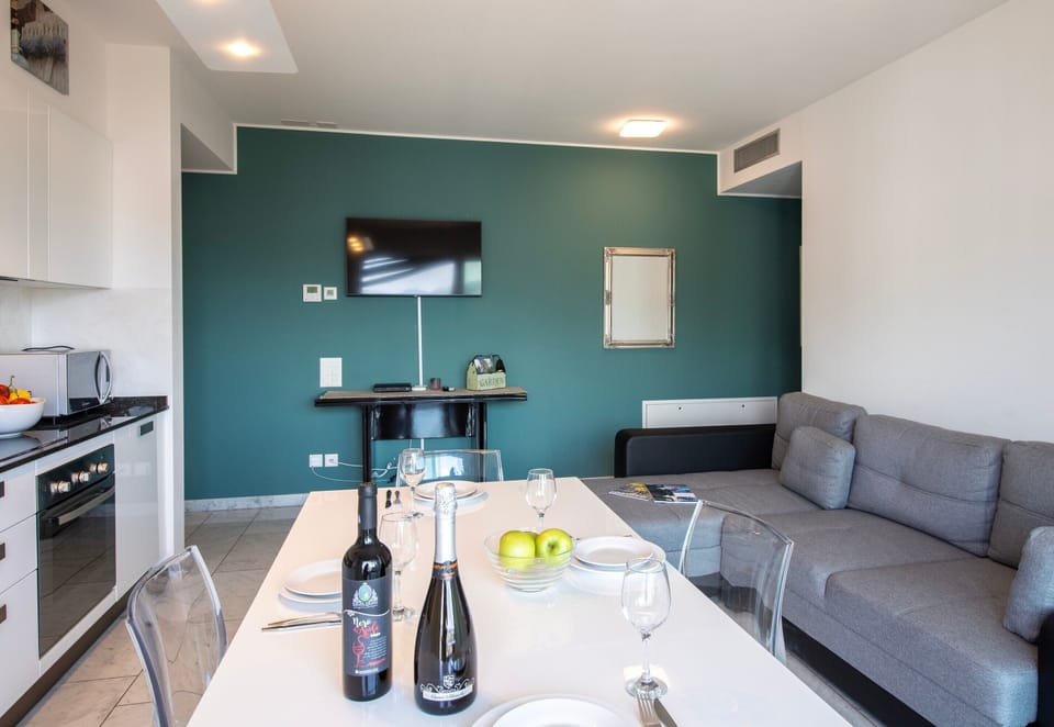 Family Apartment, 1 Bedroom, Balcony (Panoramic Penthouse) | Dining