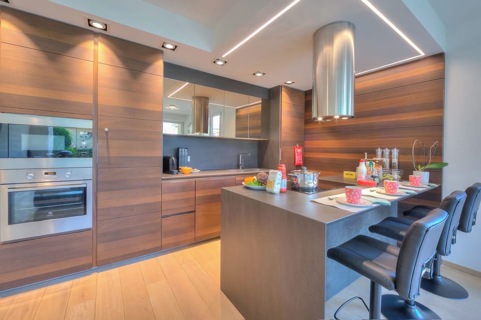 Family Apartment, Multiple Bedrooms, 2 Bathrooms (Rebecca Garden) | Private kitchen | Full-size fridge, microwave, oven, stovetop
