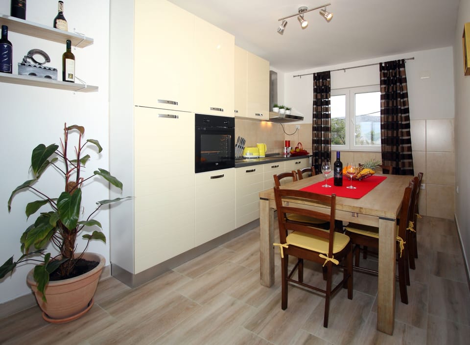 Apartment (Four Bedroom Apartment) | Dining room