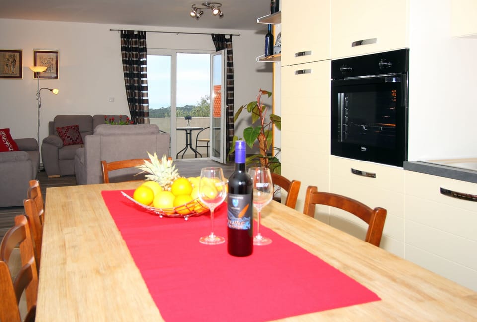 Apartment (Four Bedroom Apartment) | Dining room