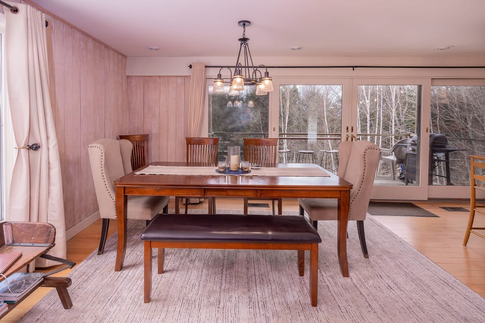 Flooring, Hardwood, Room, Dining Room, Indoors