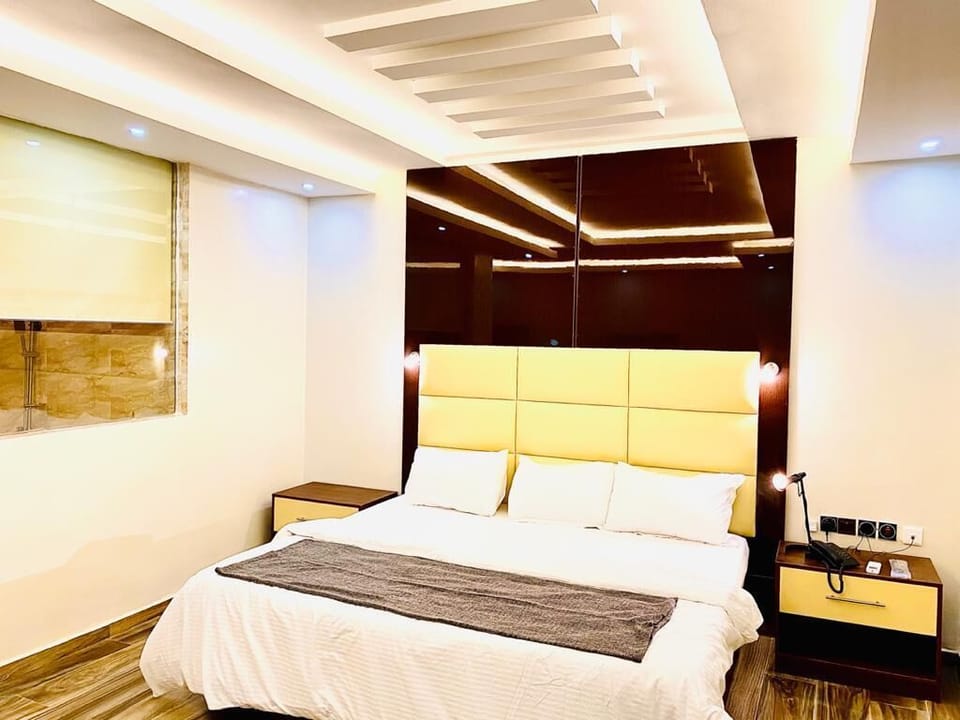 In-room safe, desk, laptop workspace, iron/ironing board