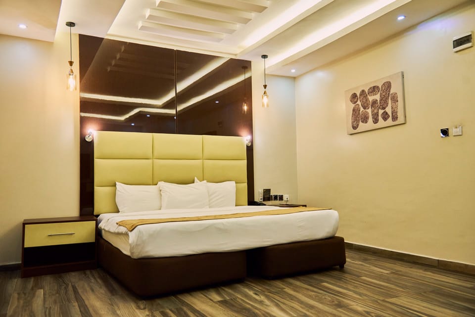 Executive Double Room | In-room safe, desk, laptop workspace, iron/ironing board