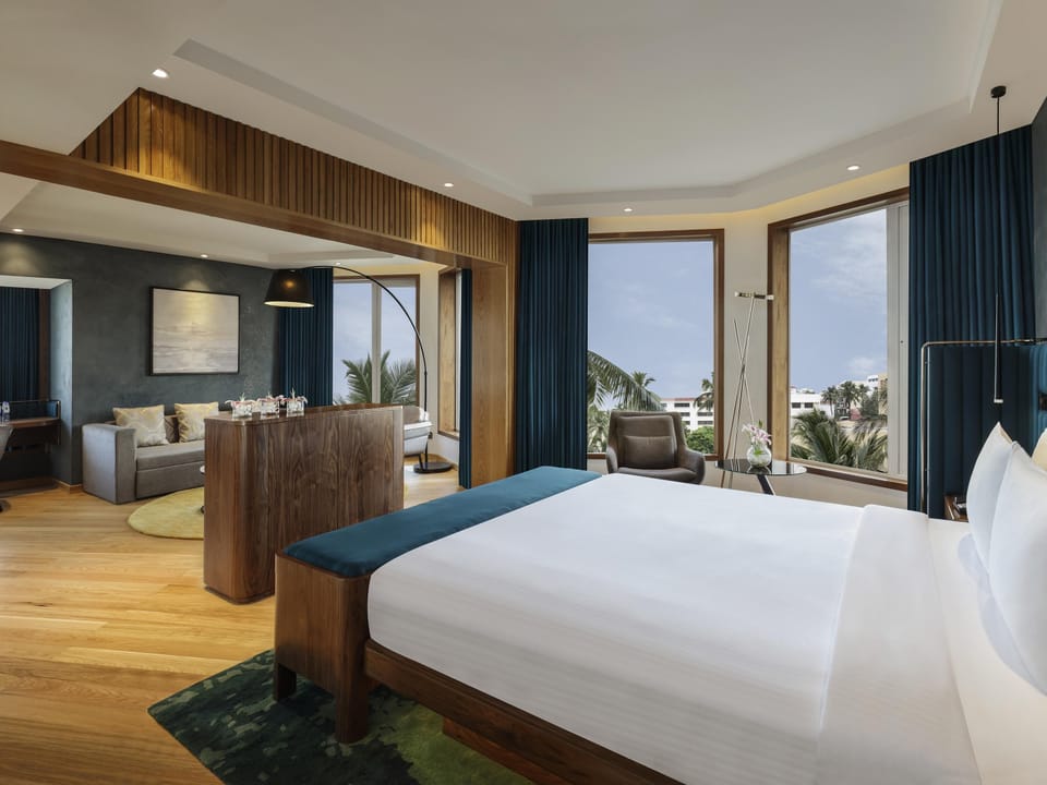 Executive Suite, Ocean View, 1 King Bed, Club Lounge Access | Premium bedding, minibar, in-room safe, iron/ironing board