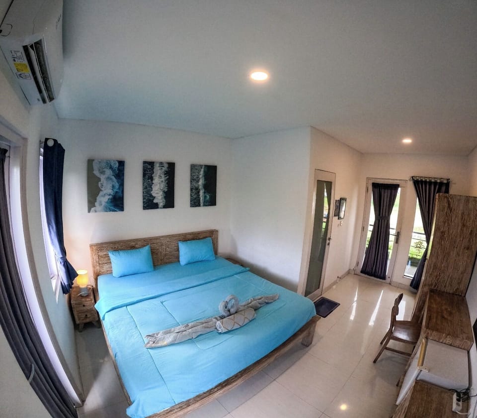 King Bed Room with Sea View | Free WiFi, bed sheets