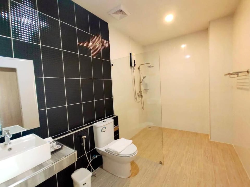 Shower, free toiletries, towels, soap