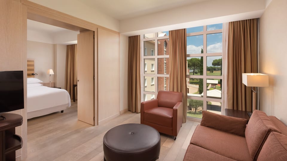 Premium bedding, in-room safe, desk, laptop workspace