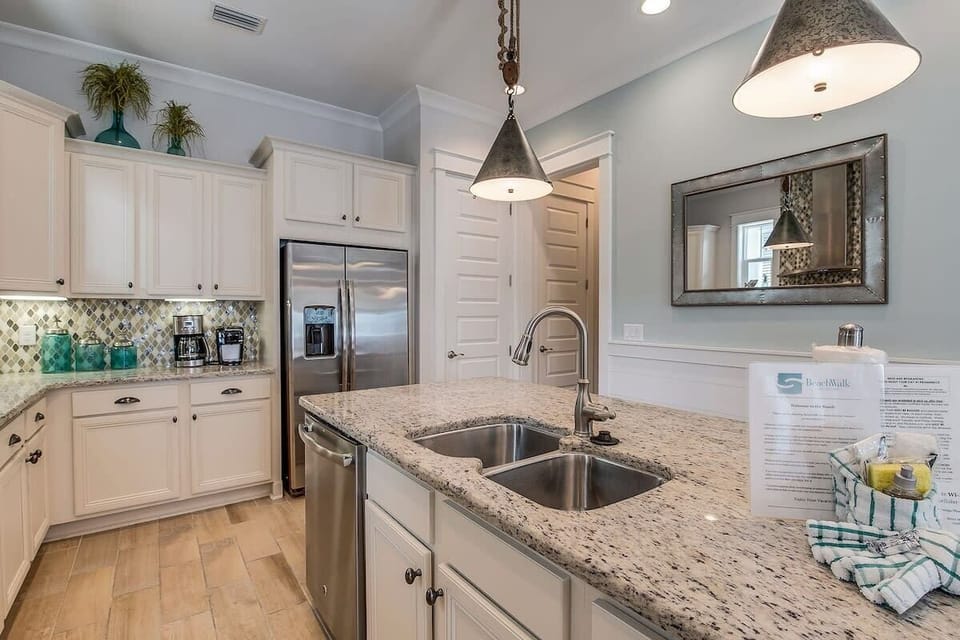 Breakfast Bar with Seating for Four