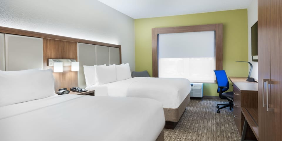 Hypo-allergenic bedding, in-room safe, individually furnished, desk