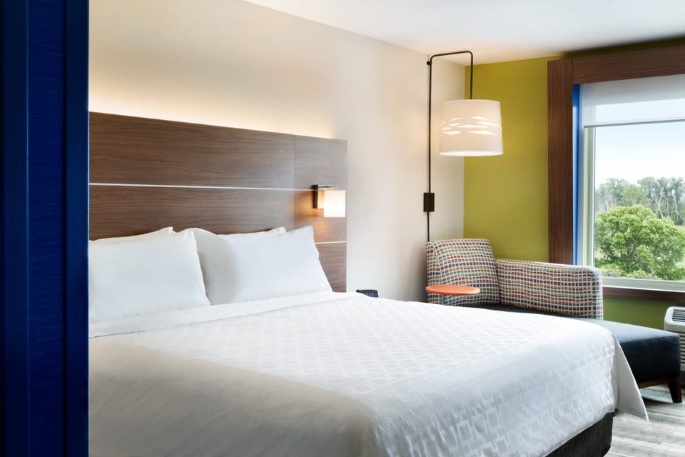 Hypo-allergenic bedding, in-room safe, individually furnished, desk