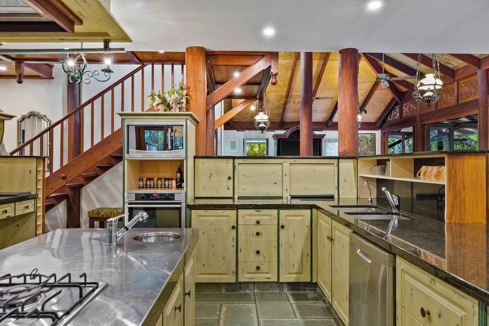 Grand Buree | Private kitchen | Espresso maker, fridge, microwave, stovetop