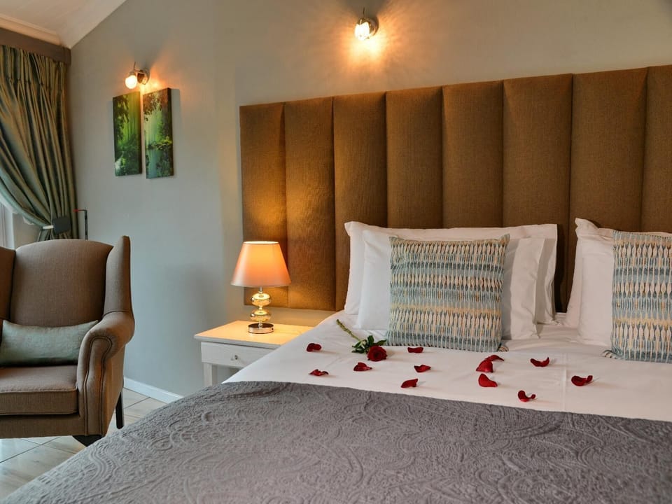 Luxury Room, 1 Queen Bed (Upstairs) | In-room safe, desk, laptop workspace, blackout drapes
