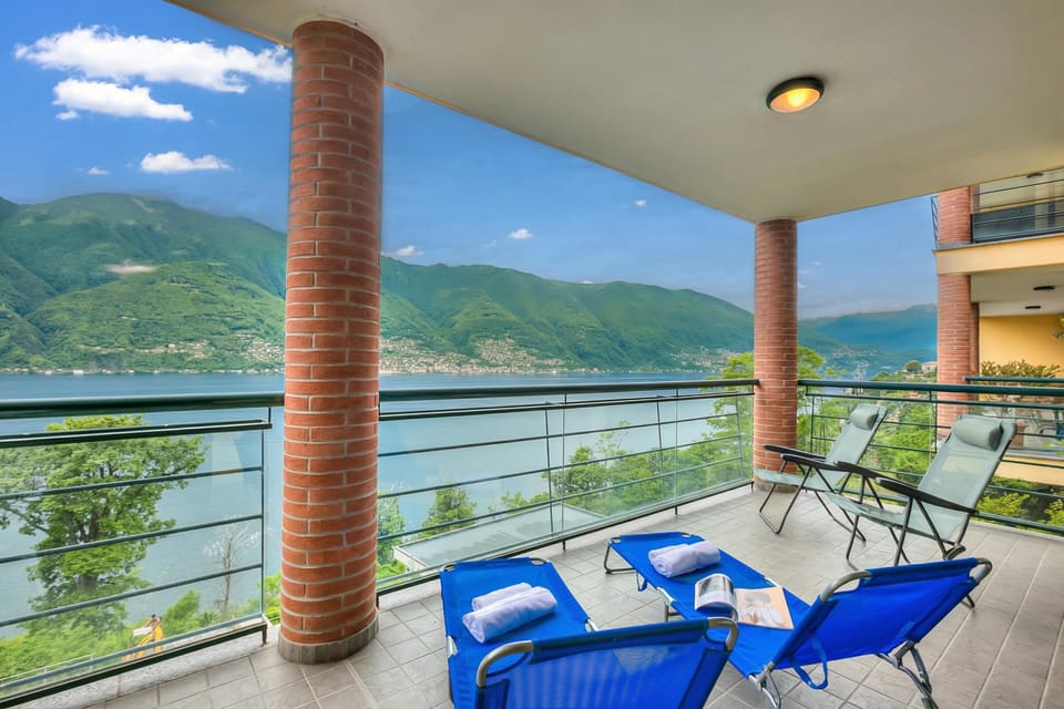 Family Apartment, 1 Bedroom, Microwave, Mountainside (Va Pensiero sul lago Stunning View) | Property grounds