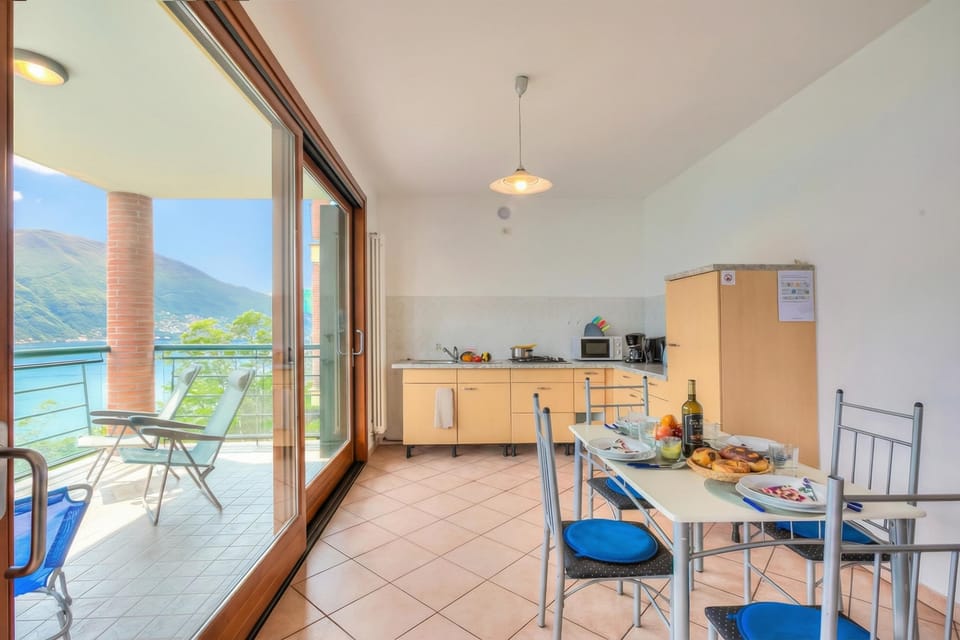 Family Apartment, 1 Bedroom, Microwave, Mountainside (Va Pensiero sul Lago: Lake Maggiore) | Dining