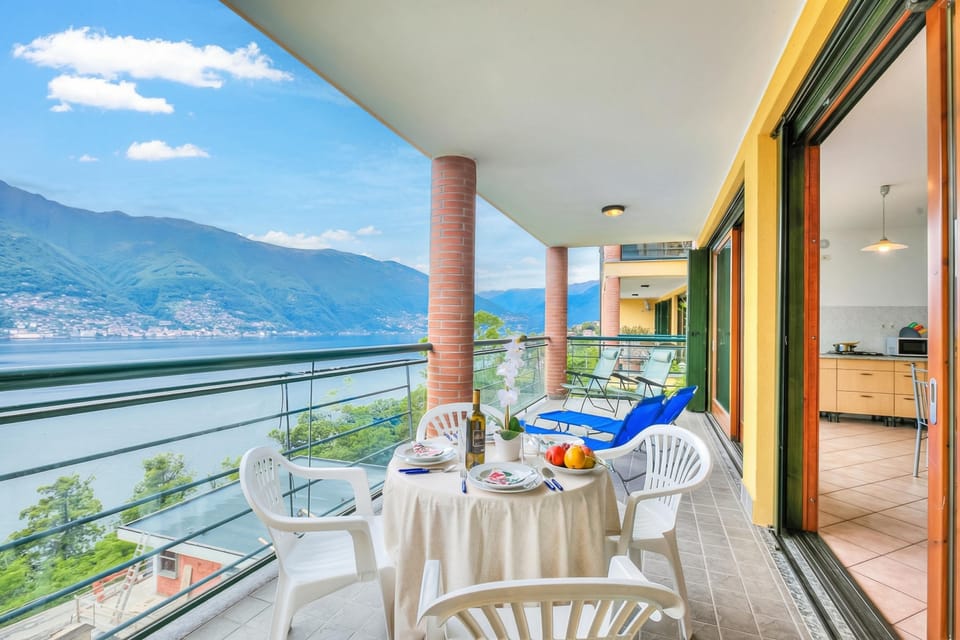 Family Apartment, 1 Bedroom, Microwave, Mountainside (Va Pensiero sul lago Stunning View) | Outdoor dining