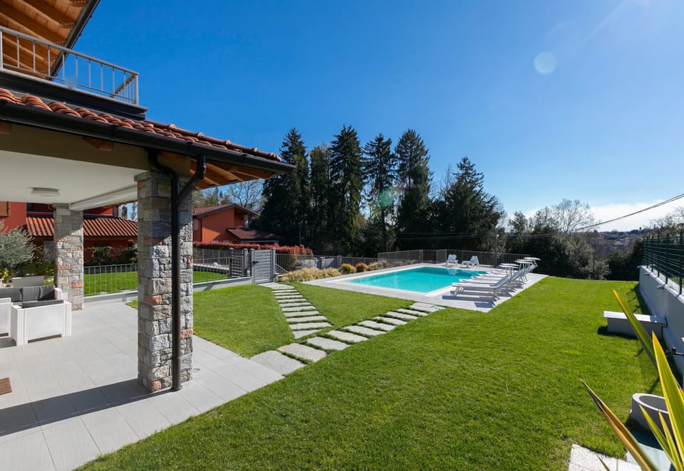Family House, 3 Bedrooms, 2 Bathrooms, Mountainside (Villa Il Gelsomino Bellavista in Lake) | Garden