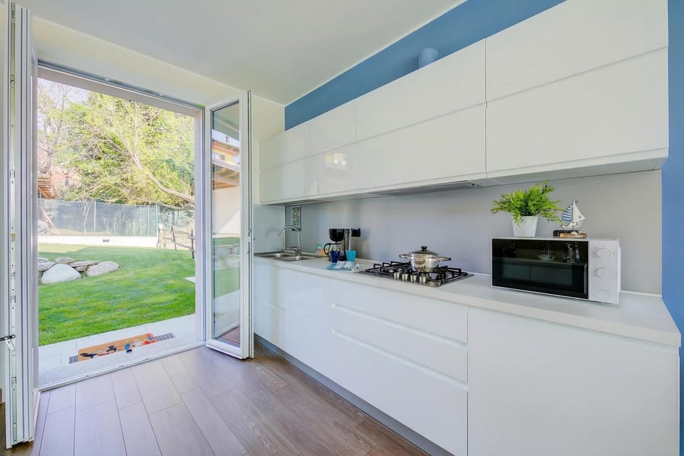 Family Villa, 3 Bedrooms, 2 Bathrooms, Mountainside (Villa Il Gelsomino Bellavista) | Private kitchen | Full-size fridge, microwave, oven, stovetop