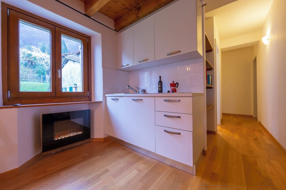 Family Townhome, 2 Bedrooms, 2 Bathrooms, Mountainside (Casa Gialla Lake Lugano Townhouse for) | Interior