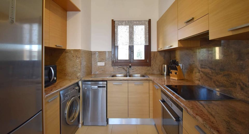 Apartment, 1 Bedroom | Private kitchen | Coffee/tea maker, full-size fridge, microwave, oven