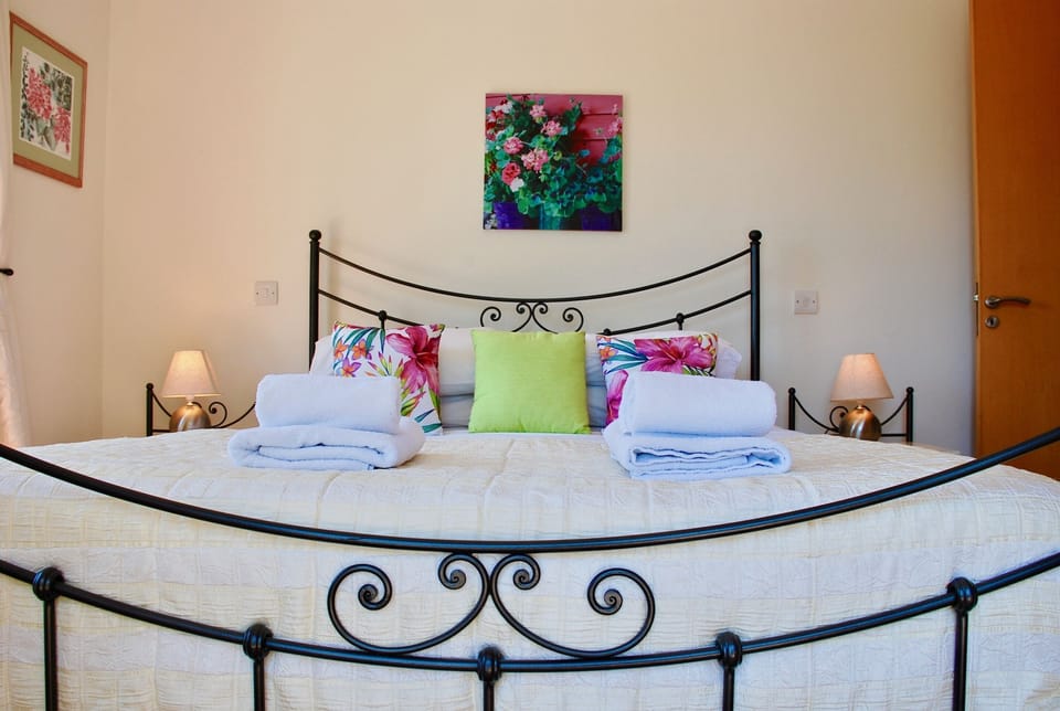 Villa | 2 bedrooms, iron/ironing board, cribs (surcharge), WiFi (free)