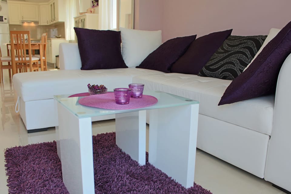 Apartment (Two-Bedroom Apartment with Balcony) | Living room | TV