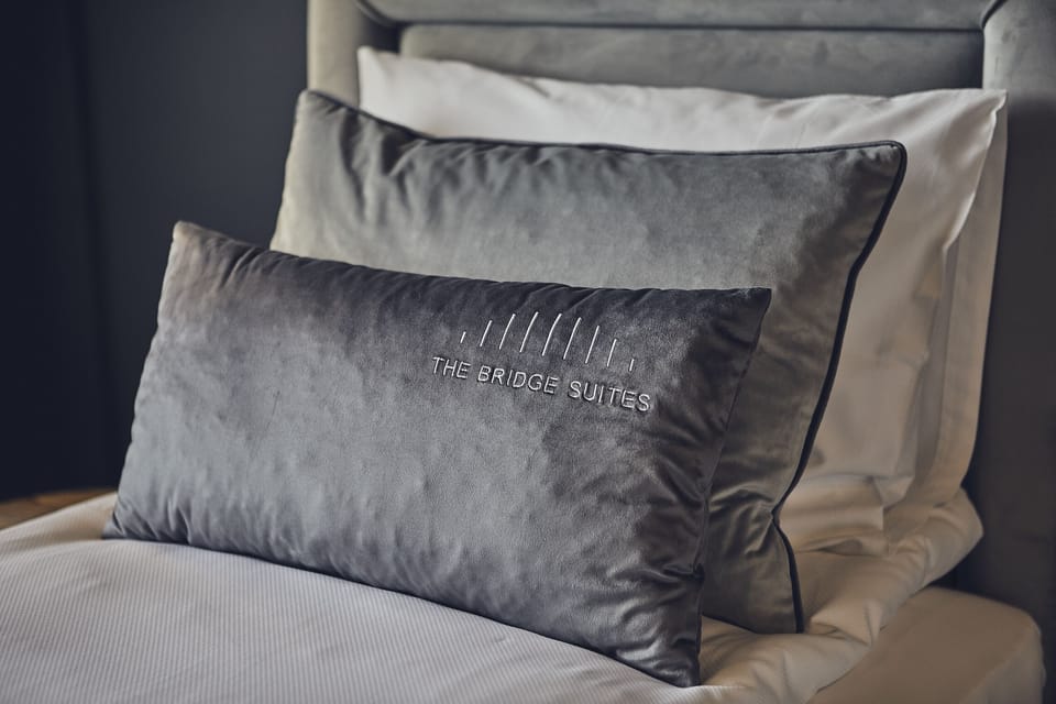 Egyptian cotton sheets, premium bedding, minibar, desk