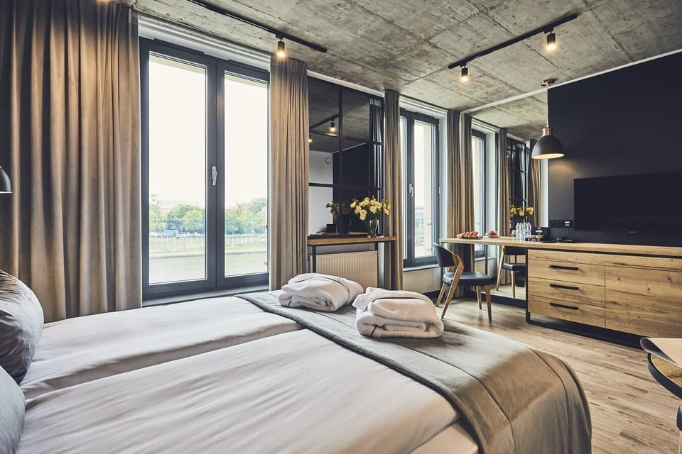 Superior Room, 1 Queen Bed, City View | Egyptian cotton sheets, premium bedding, minibar, desk