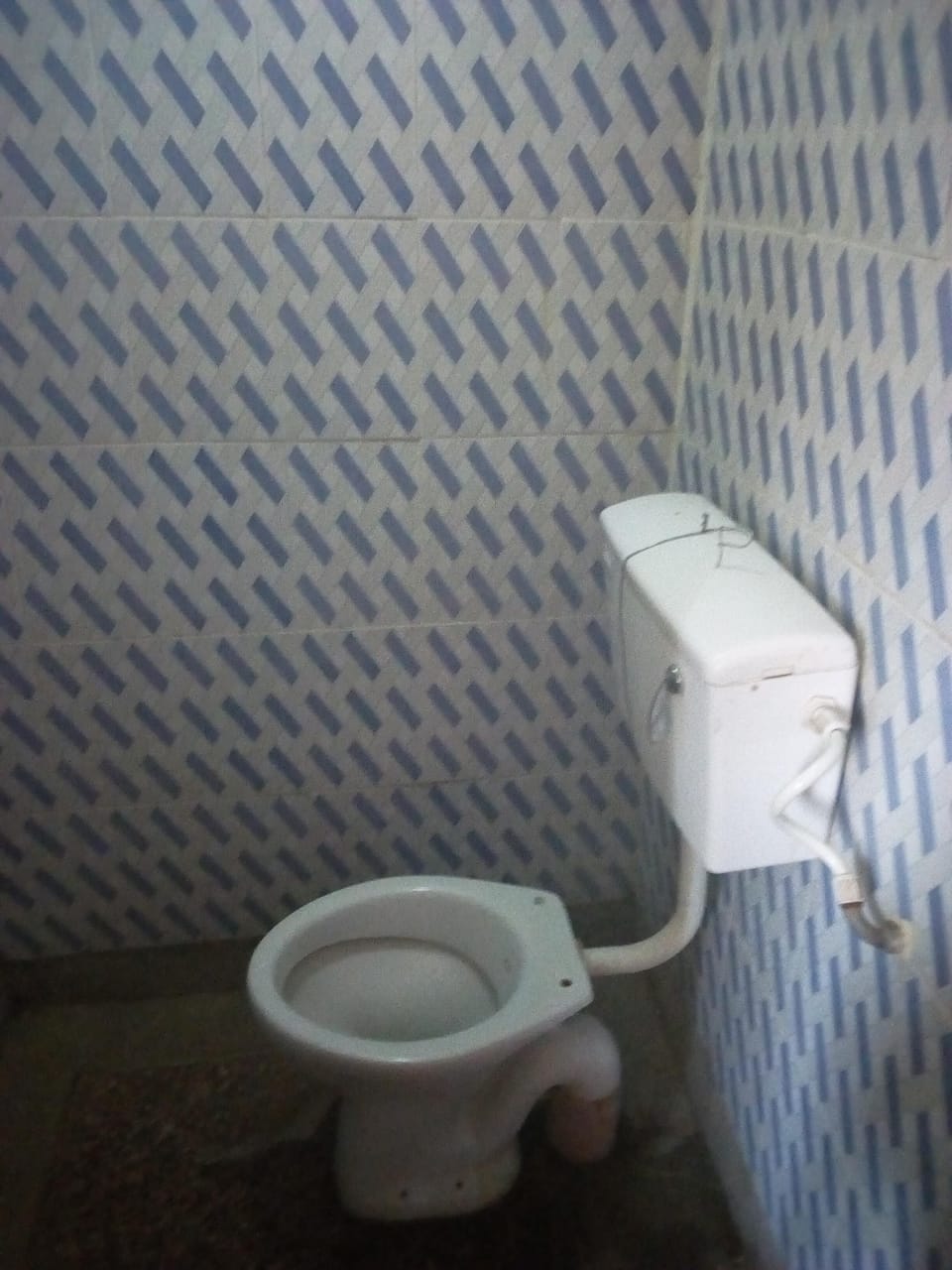 Standard Room | Bathroom | Shower, towels, toilet paper