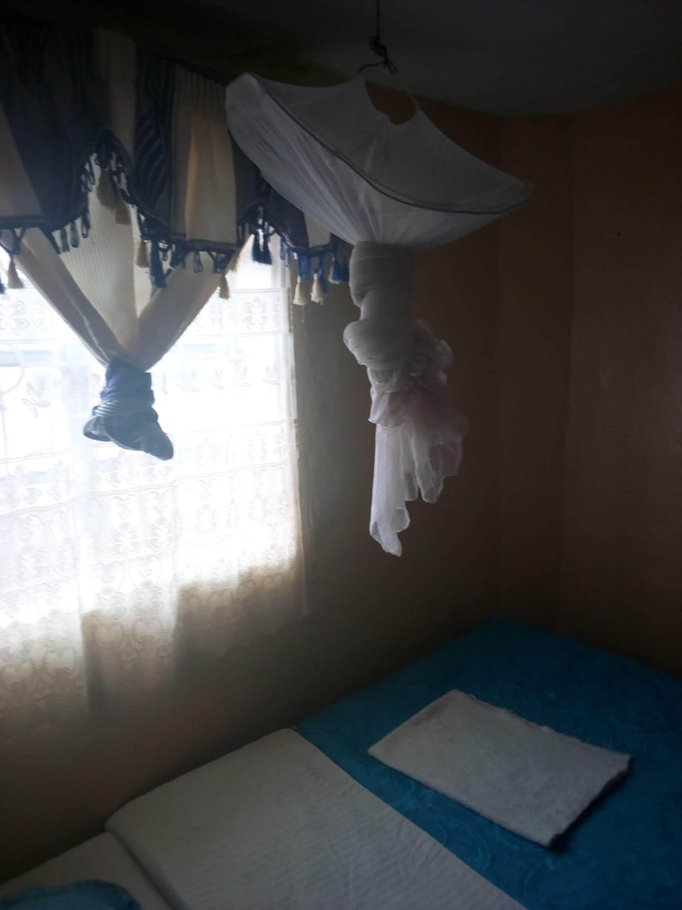 Single Room | Desk, bed sheets