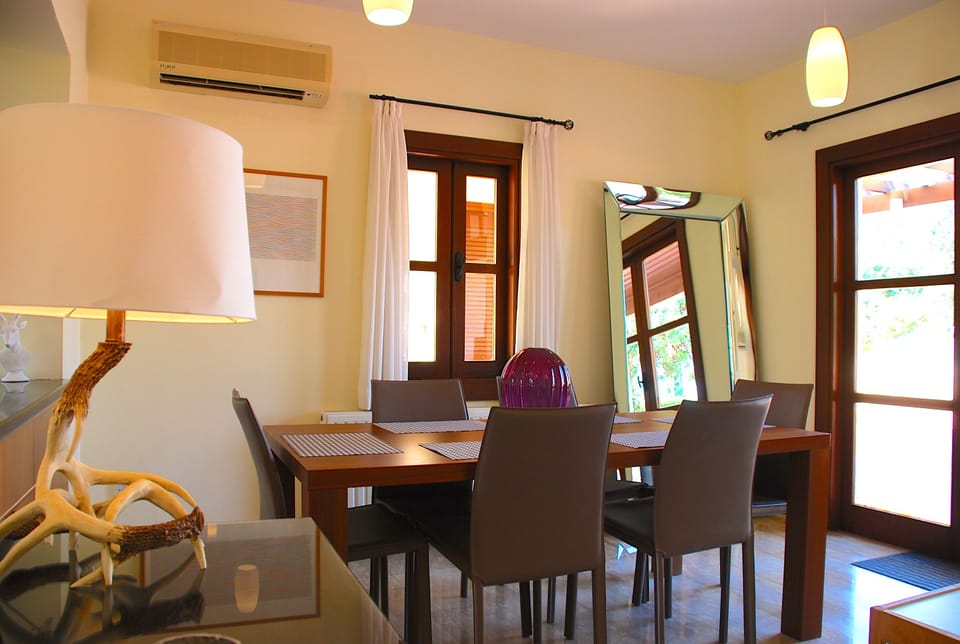 Villa, 3 Bedrooms | In-room dining