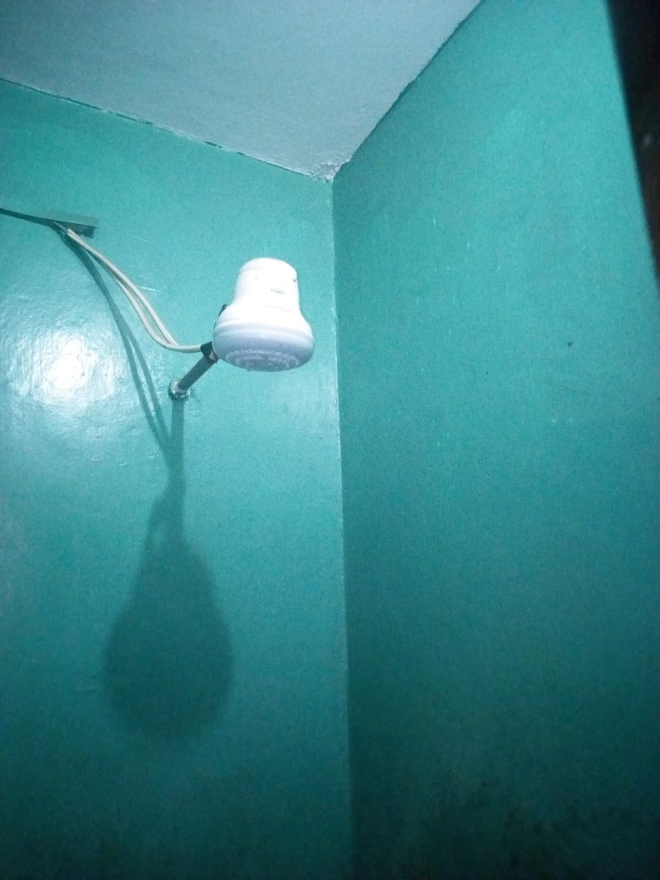 Single Room | Bathroom | Rainfall showerhead, towels, soap, toilet paper