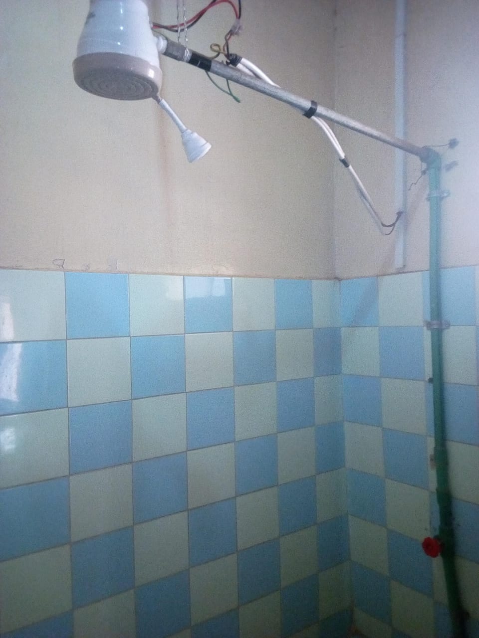 Deluxe Room | Bathroom shower