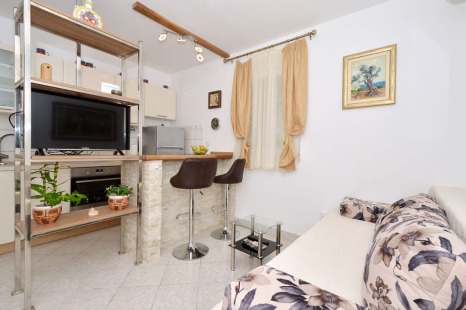 Townhome | Living area | TV