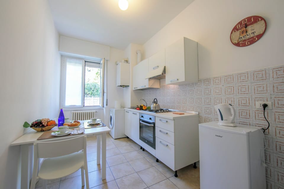 Family Apartment, 2 Bedrooms, Microwave (Casa Al Caprifoglio 600m From Beach) | Private kitchen | Fridge, microwave, oven, stovetop