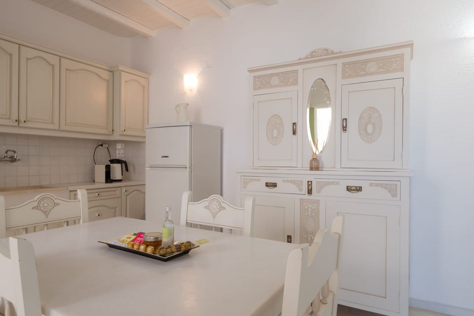 Apartment, 2 Bedrooms, Sea View | In-room dining