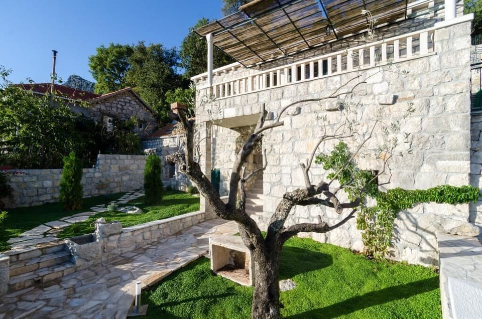 Villa (Four-Bedroom Villa with Terrace) | Terrace/patio