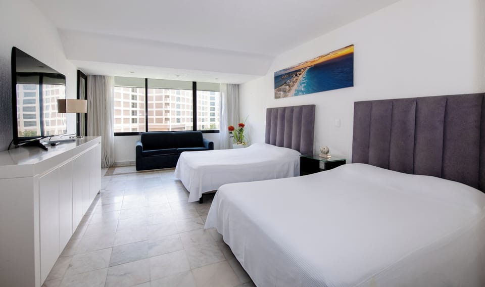 Comfort Suite, 2 Bedrooms, Private Bathroom | Down comforters, bed sheets