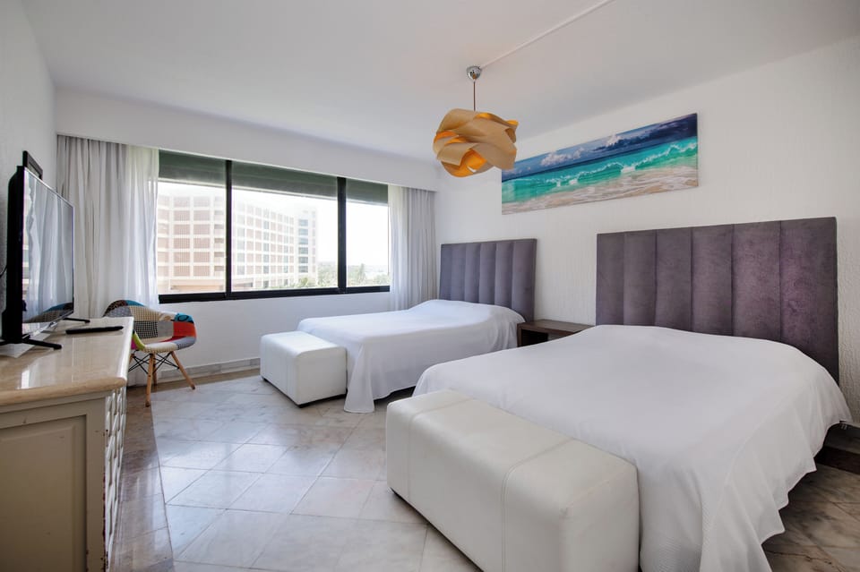 Comfort Suite, 2 Bedrooms, Private Bathroom | Down comforters, bed sheets