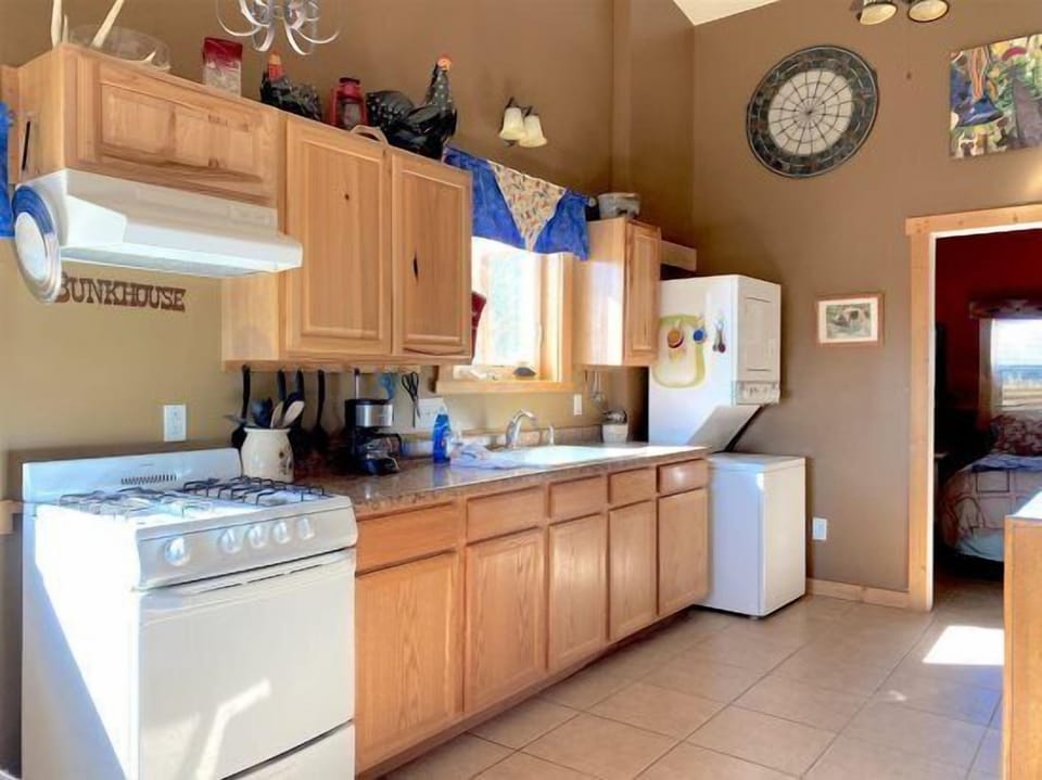 You'll feel right at home enjoying all the amenities, including a washer and dryer